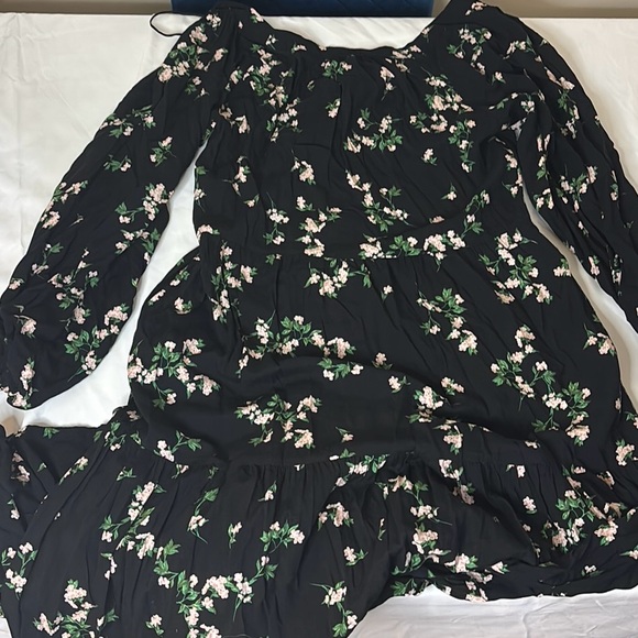 Floral Black Dress with Green and White Accents - Picture 7 of 8